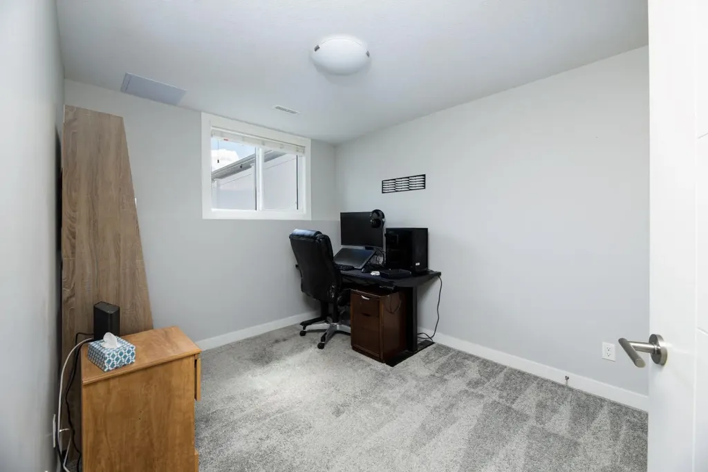 81 Ellington Crescent Red Deer AB T4P3E5