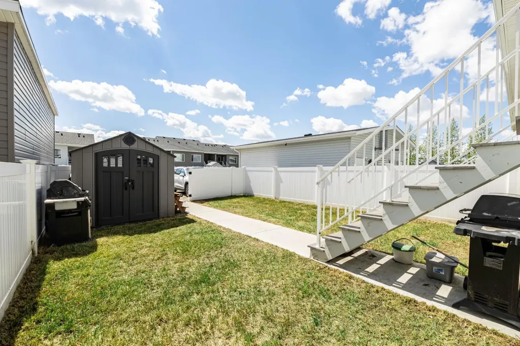 81 Ellington Crescent Red Deer AB T4P3E5