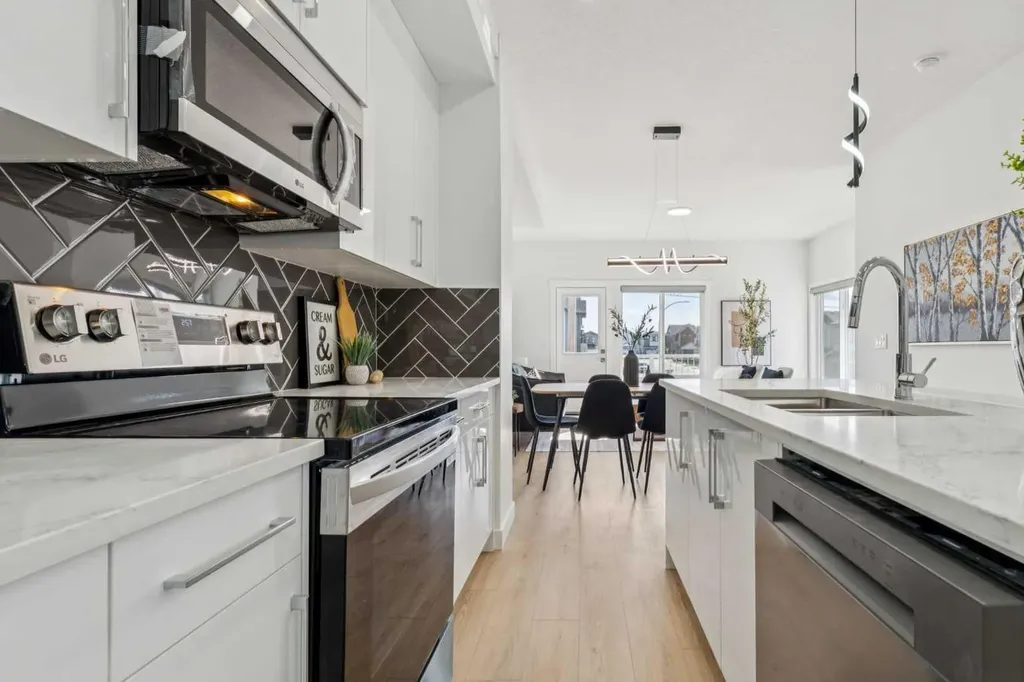 95 Saddlecrest Circle NE Calgary AB T3J0Z2