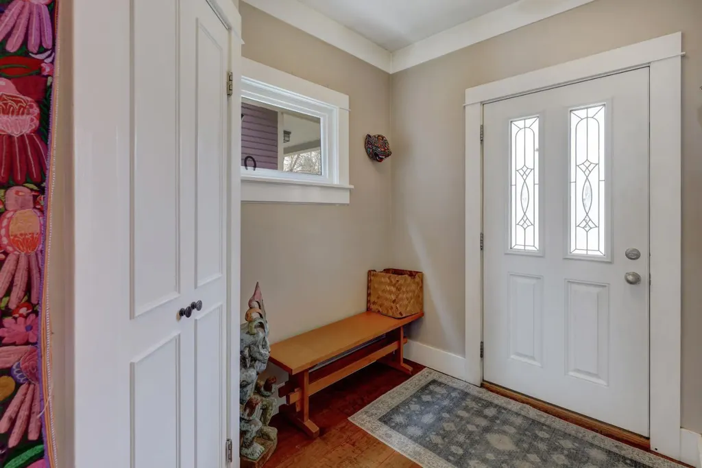 1636 Broadview Road NW Calgary AB T2N 3H1