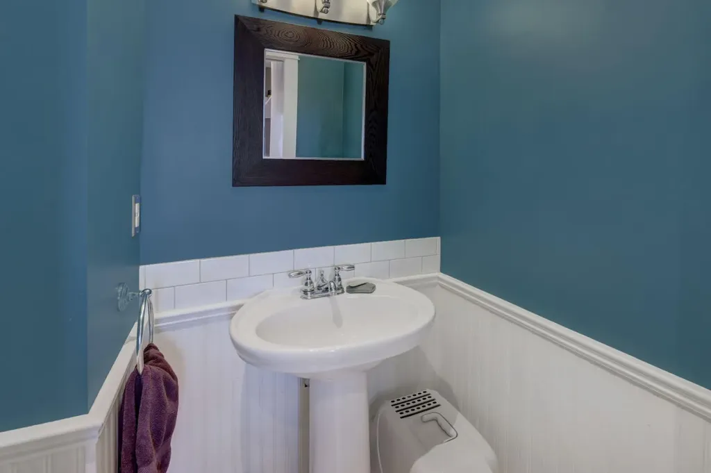 1636 Broadview Road NW Calgary AB T2N 3H1