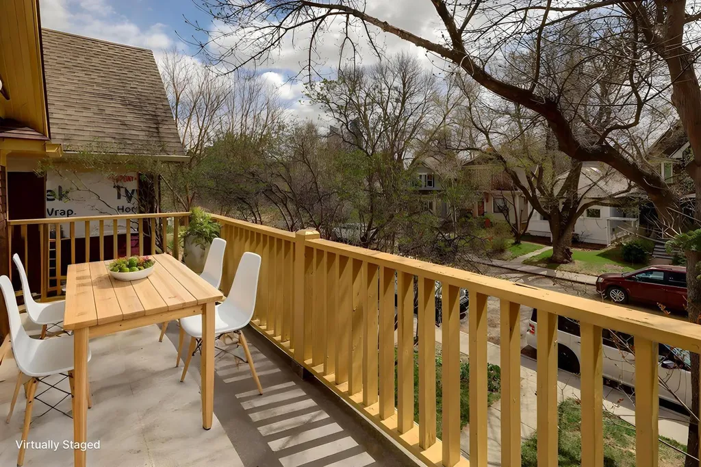 1636 Broadview Road NW Calgary AB T2N 3H1