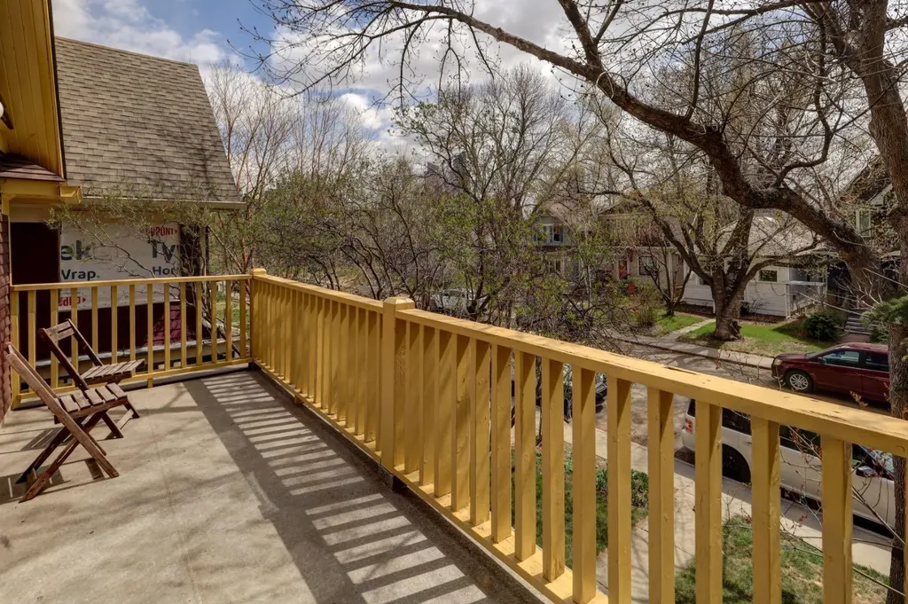1636 Broadview Road NW Calgary AB T2N 3H1