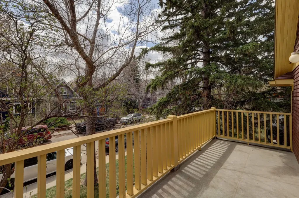 1636 Broadview Road NW Calgary AB T2N 3H1