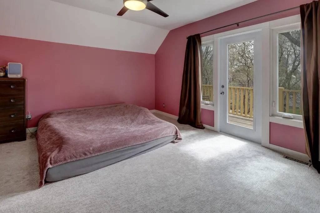 1636 Broadview Road NW Calgary AB T2N 3H1