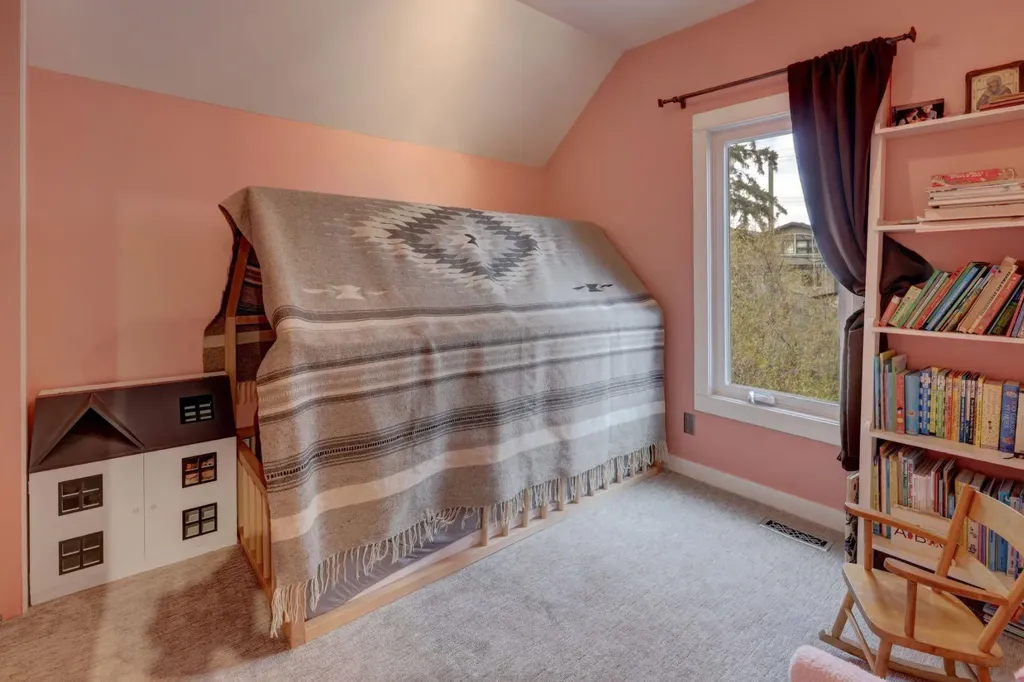 1636 Broadview Road NW Calgary AB T2N 3H1
