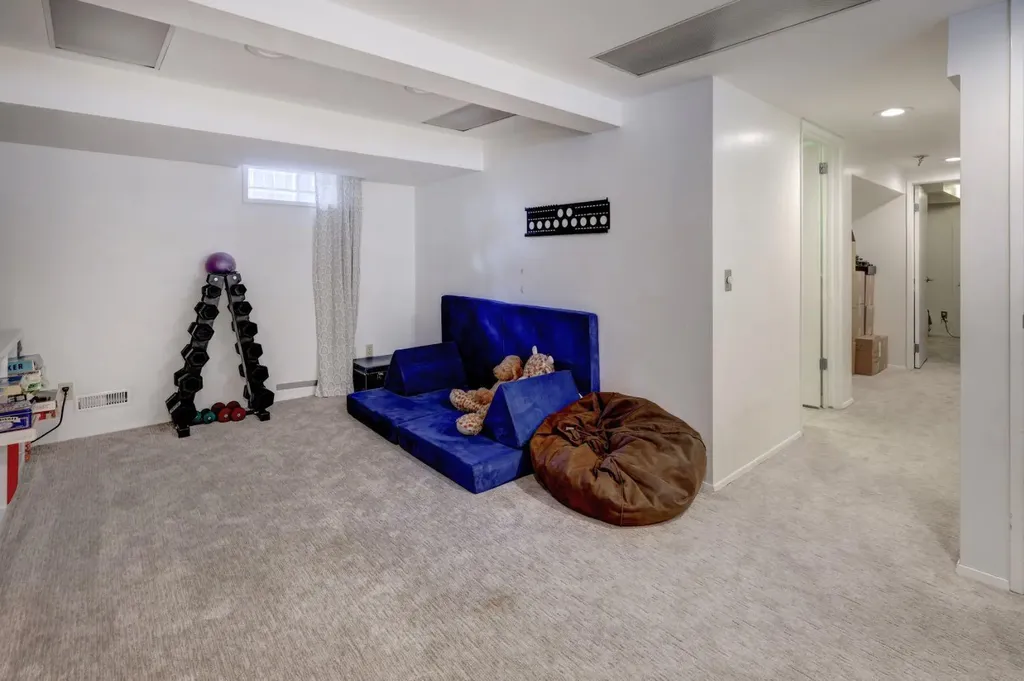 1636 Broadview Road NW Calgary AB T2N 3H1