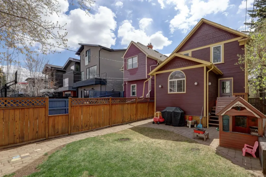 1636 Broadview Road NW Calgary AB T2N 3H1