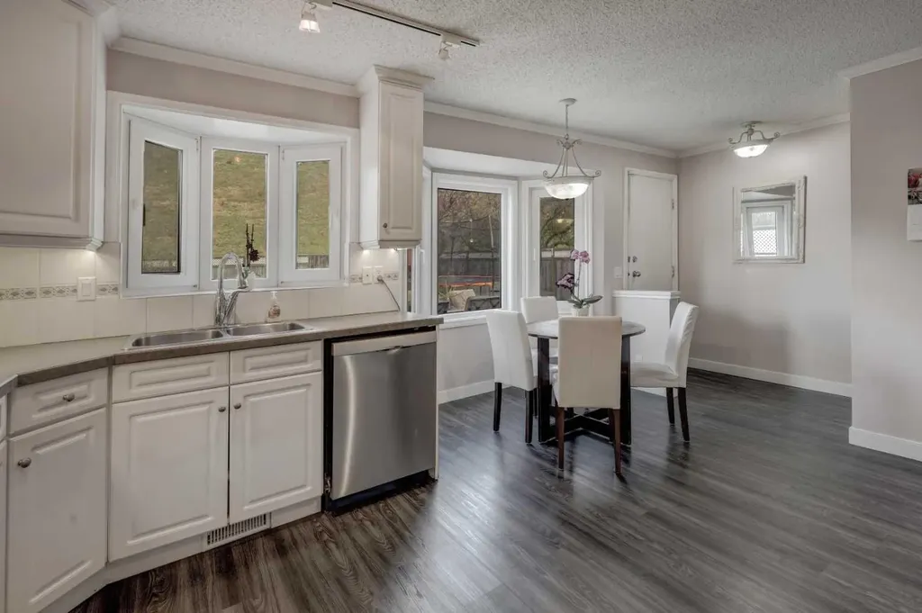36 Hawksley Crescent NW Calgary AB T3G 3B9