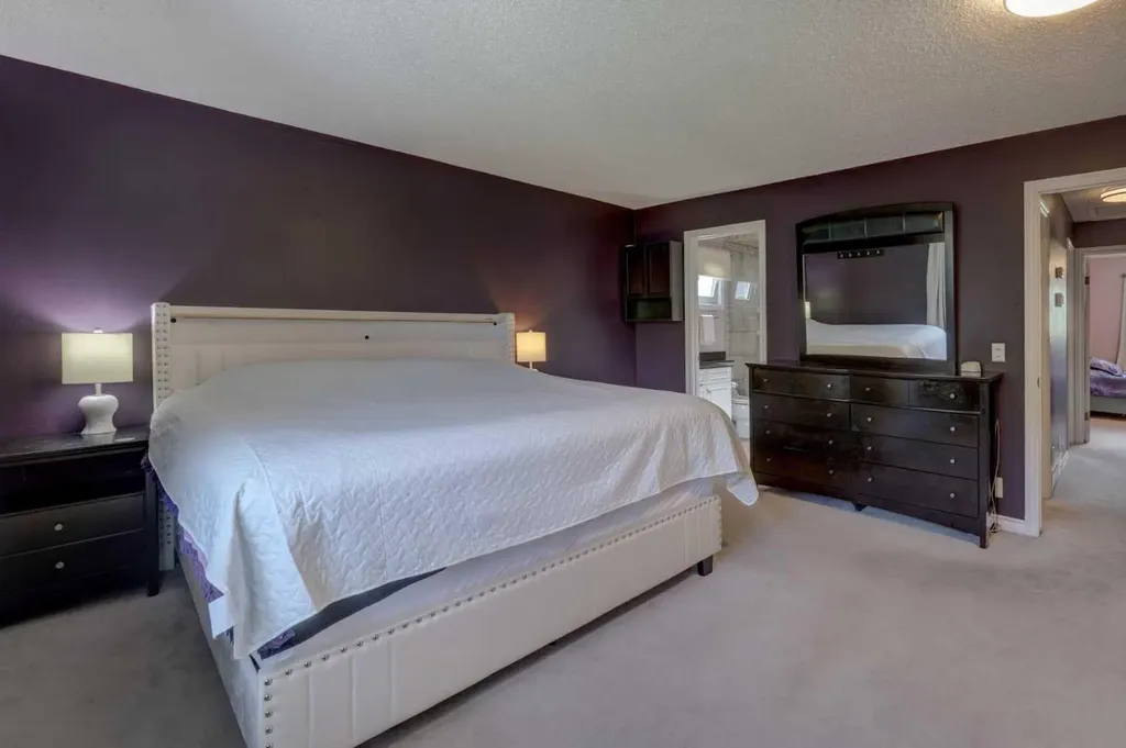 36 Hawksley Crescent NW Calgary AB T3G 3B9