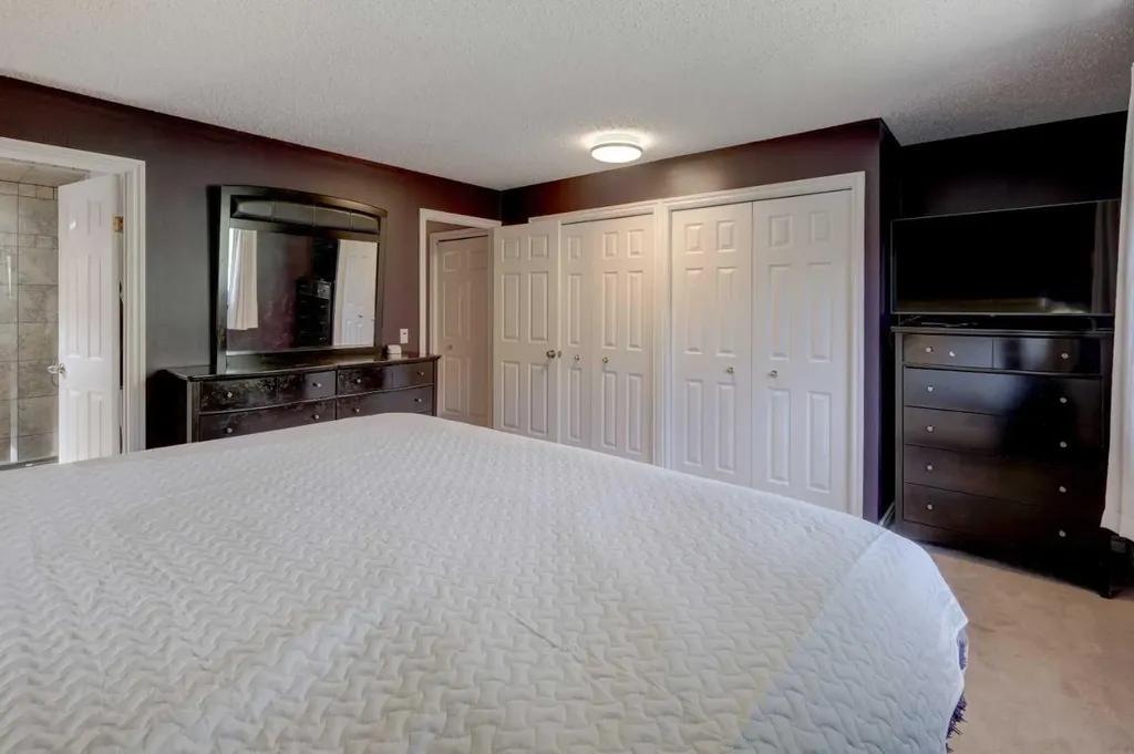 36 Hawksley Crescent NW Calgary AB T3G 3B9