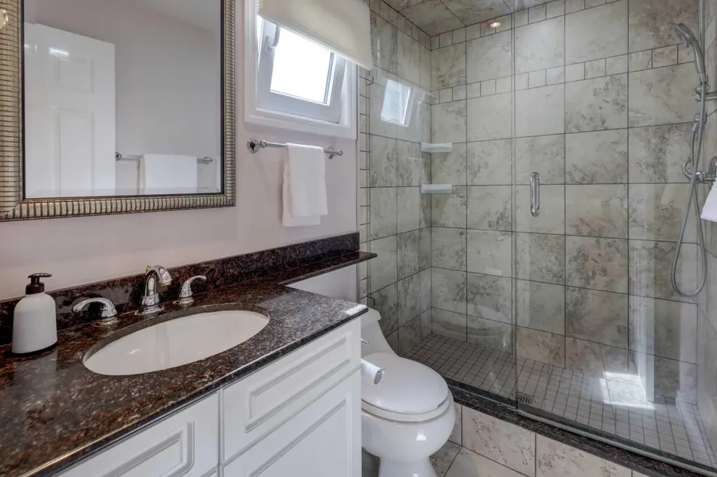 36 Hawksley Crescent NW Calgary AB T3G 3B9