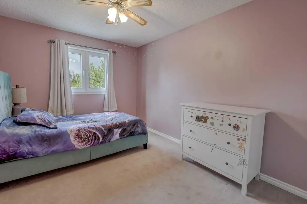 36 Hawksley Crescent NW Calgary AB T3G 3B9