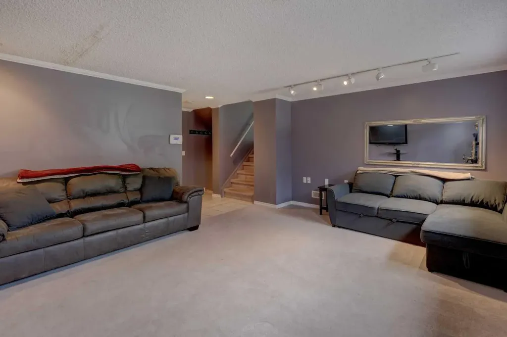 36 Hawksley Crescent NW Calgary AB T3G 3B9