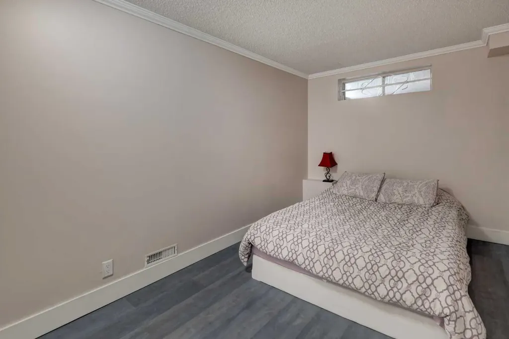 36 Hawksley Crescent NW Calgary AB T3G 3B9