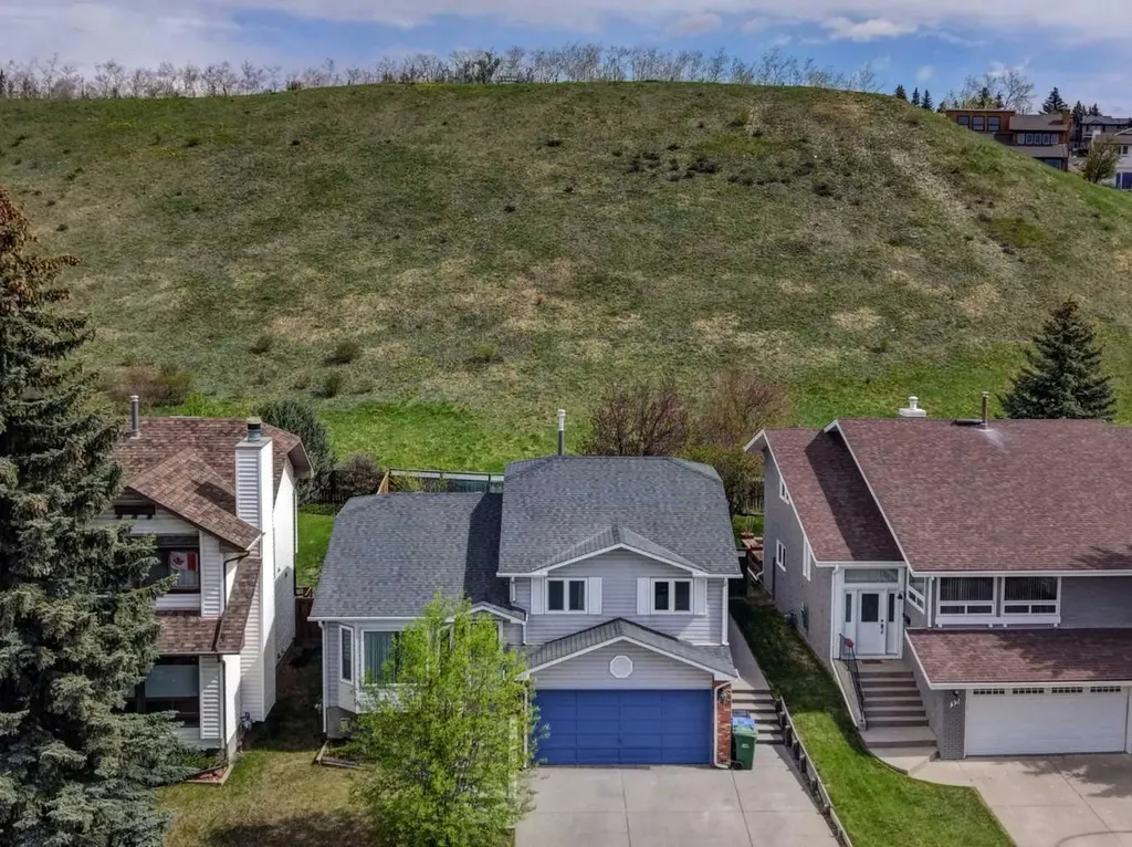 36 Hawksley Crescent NW Calgary AB T3G 3B9