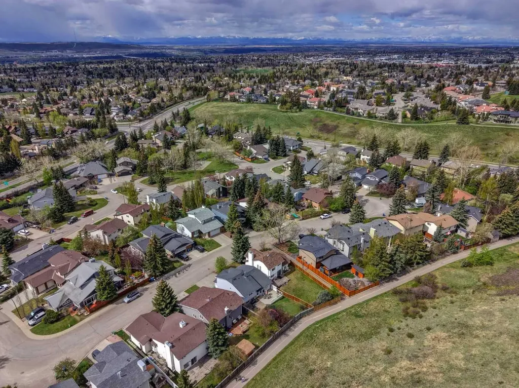 36 Hawksley Crescent NW Calgary AB T3G 3B9