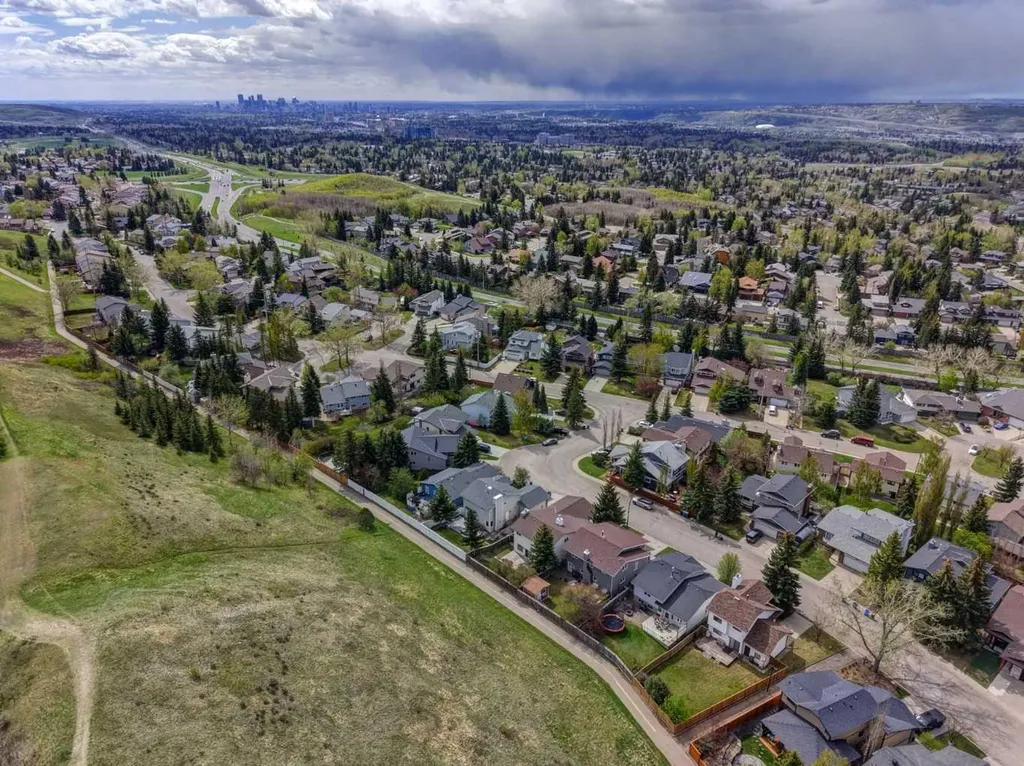 36 Hawksley Crescent NW Calgary AB T3G 3B9
