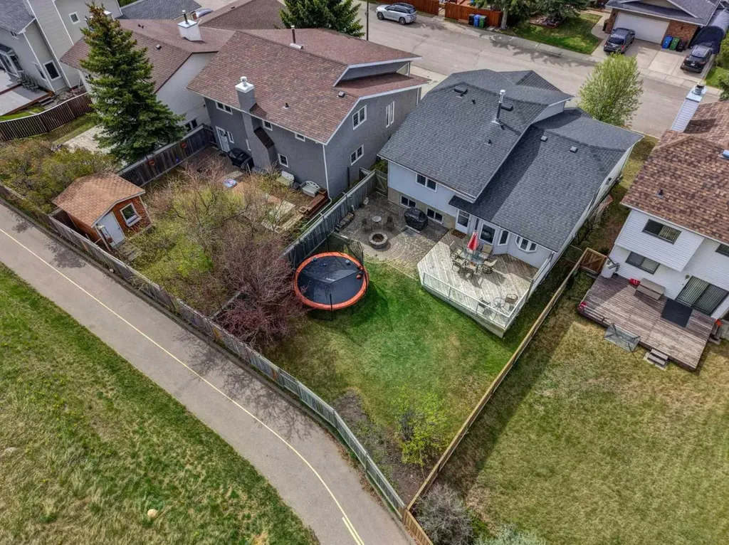 36 Hawksley Crescent NW Calgary AB T3G 3B9
