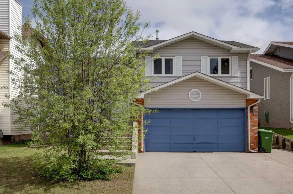 36 Hawksley Crescent NW Calgary AB T3G 3B9