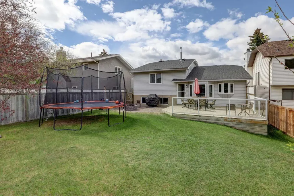 36 Hawksley Crescent NW Calgary AB T3G 3B9