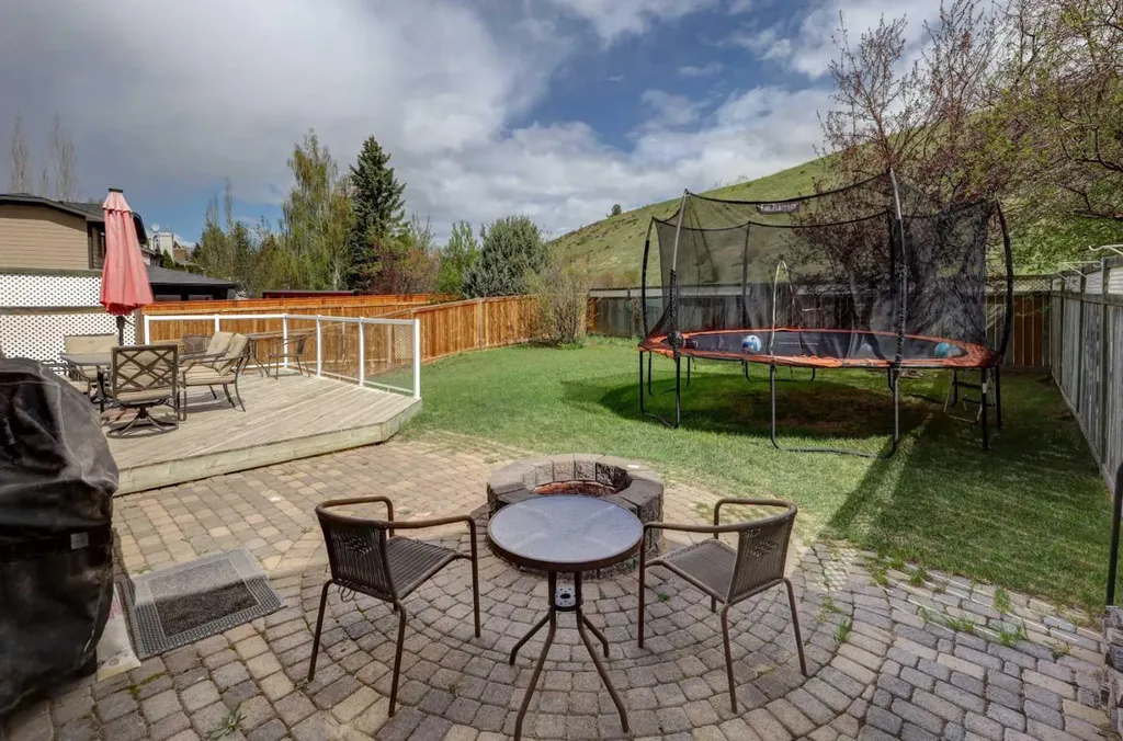 36 Hawksley Crescent NW Calgary AB T3G 3B9