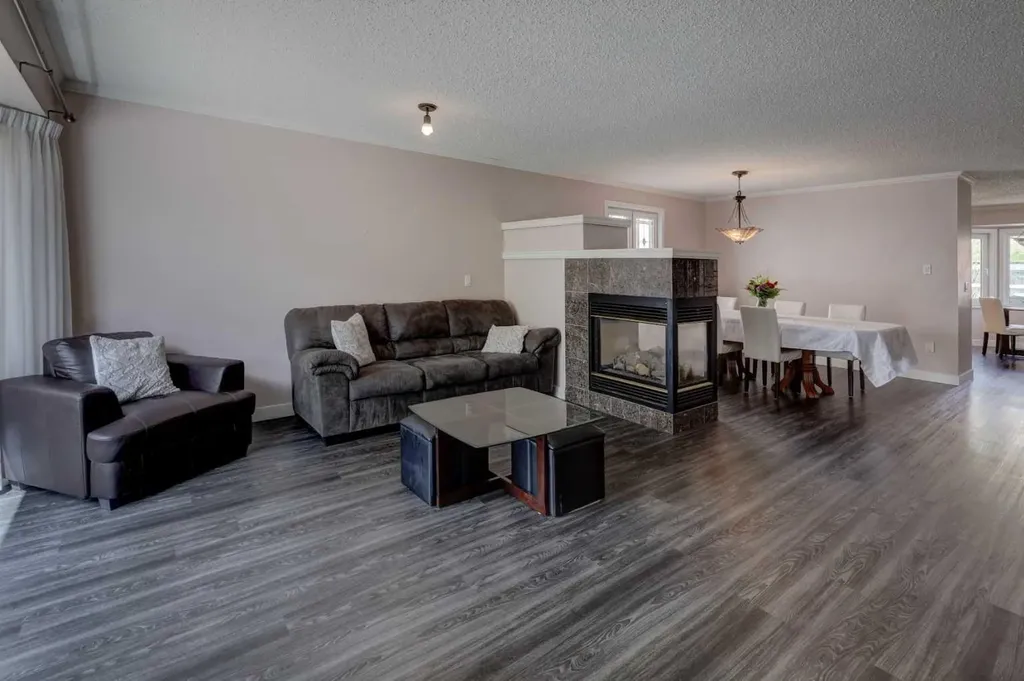 36 Hawksley Crescent NW Calgary AB T3G 3B9