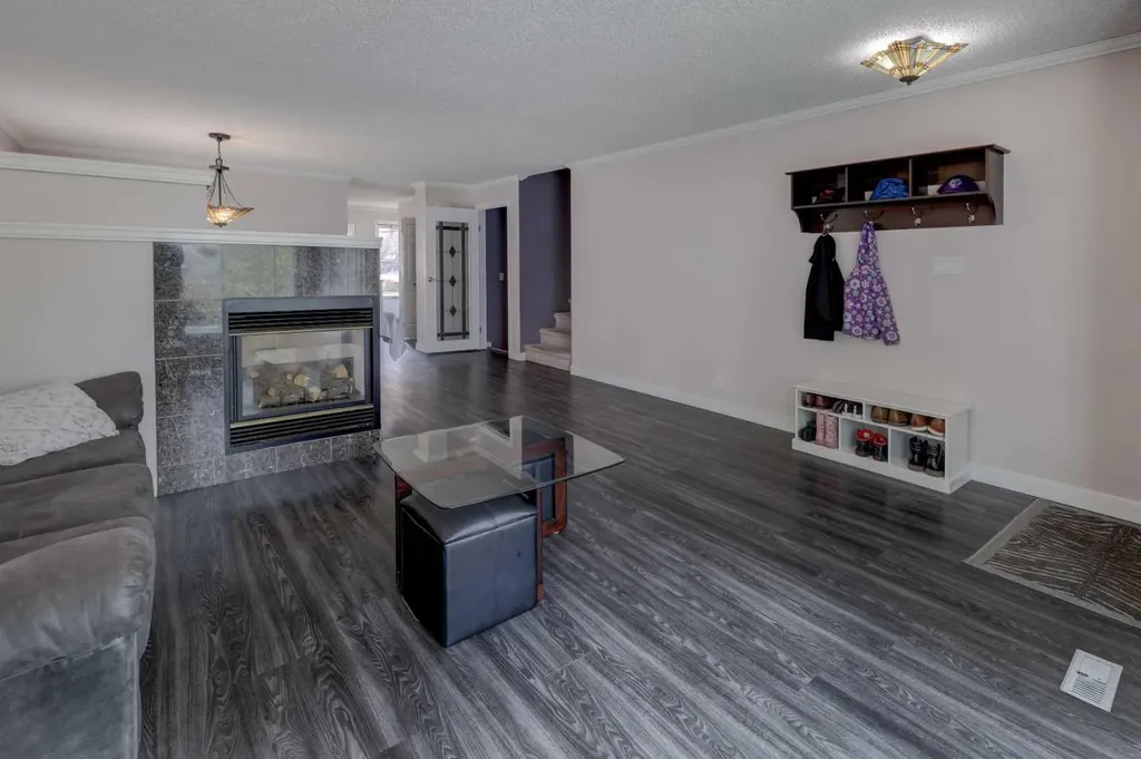 36 Hawksley Crescent NW Calgary AB T3G 3B9