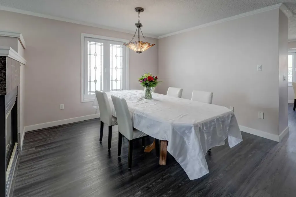 36 Hawksley Crescent NW Calgary AB T3G 3B9