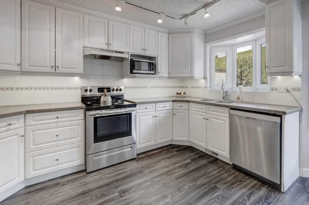 36 Hawksley Crescent NW Calgary AB T3G 3B9