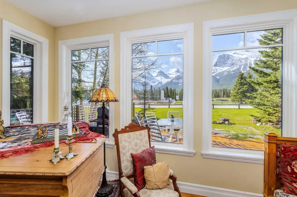 533 1st Street Canmore AB T1W3B8