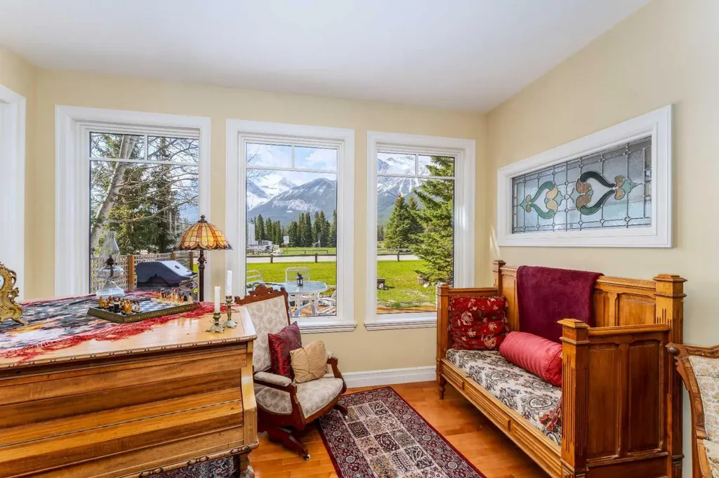 533 1st Street Canmore AB T1W3B8