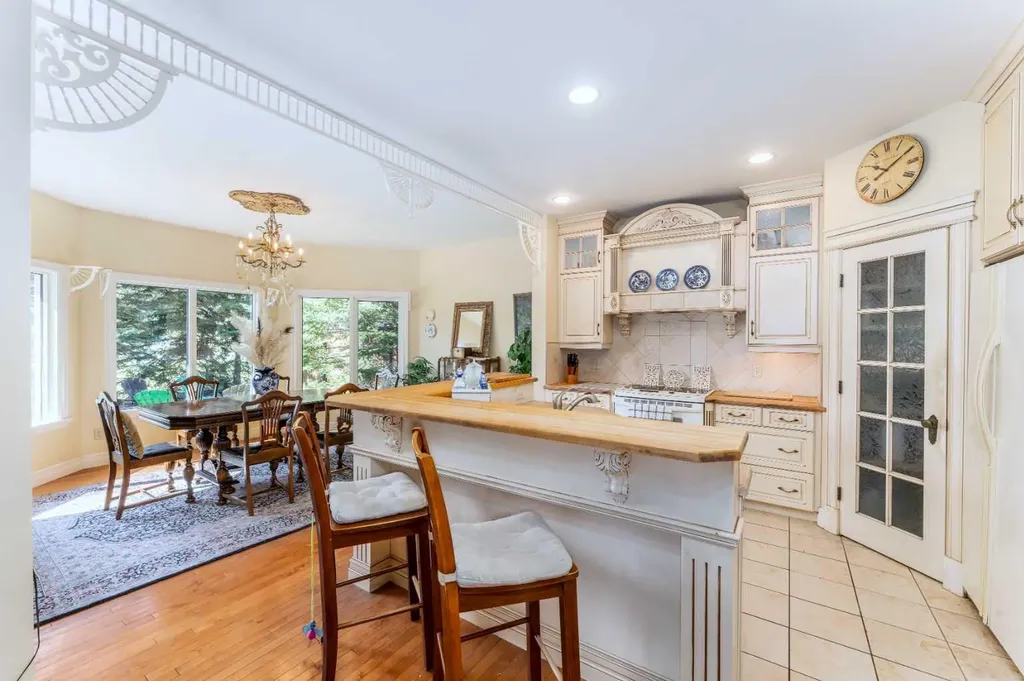 533 1st Street Canmore AB T1W3B8