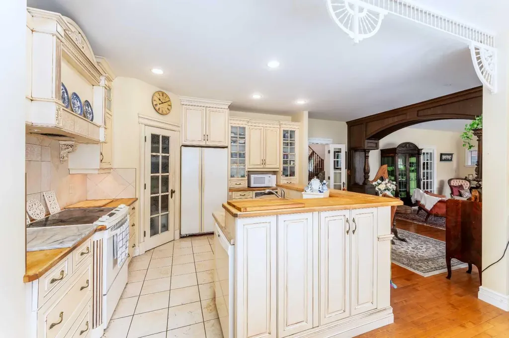 533 1st Street Canmore AB T1W3B8