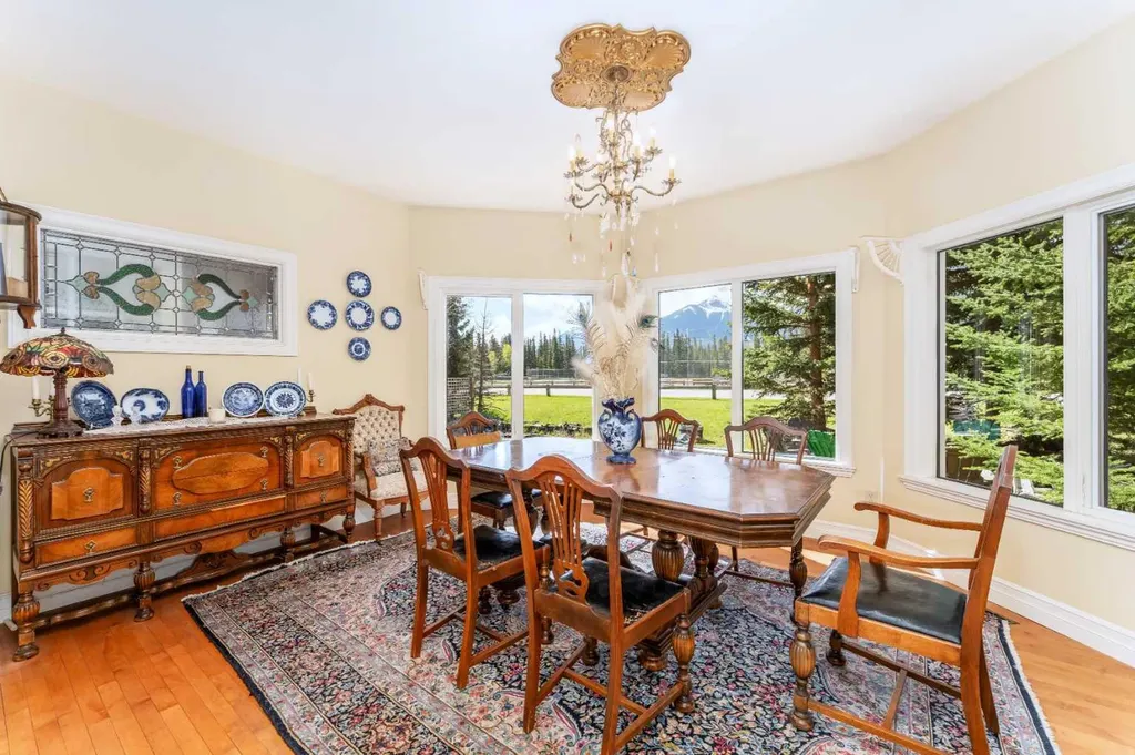533 1st Street Canmore AB T1W3B8