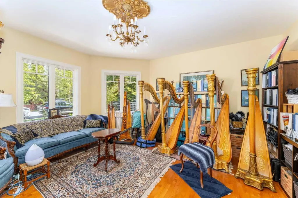 533 1st Street Canmore AB T1W3B8