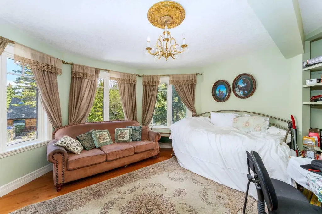 533 1st Street Canmore AB T1W3B8