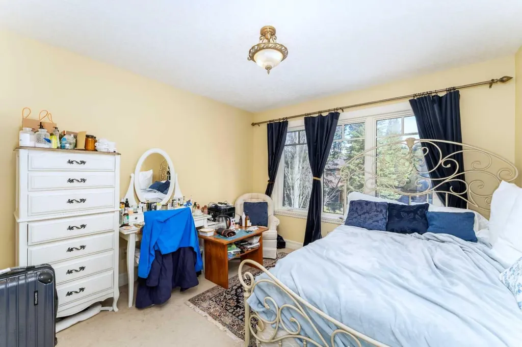 533 1st Street Canmore AB T1W3B8