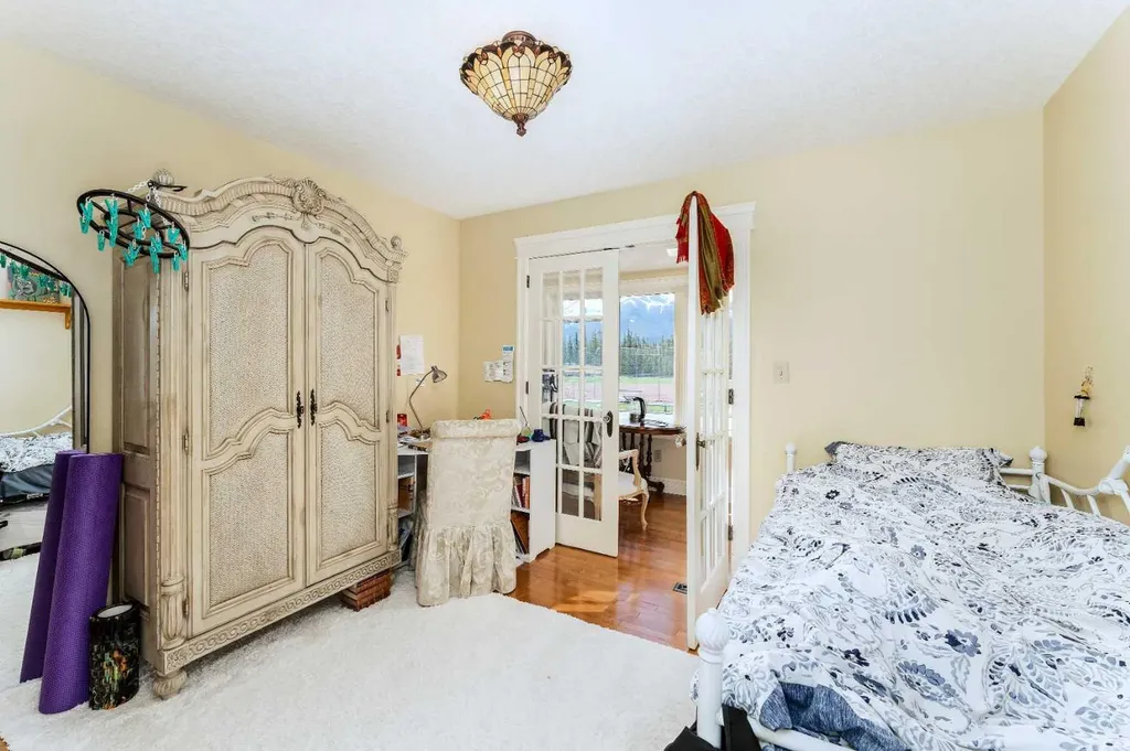 533 1st Street Canmore AB T1W3B8