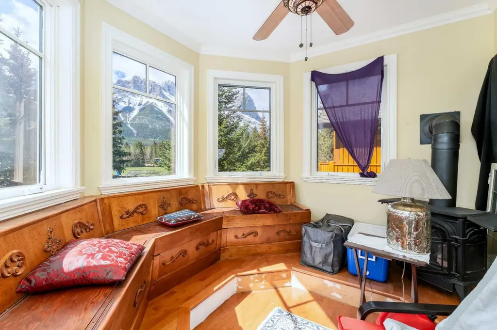 533 1st Street Canmore AB T1W3B8
