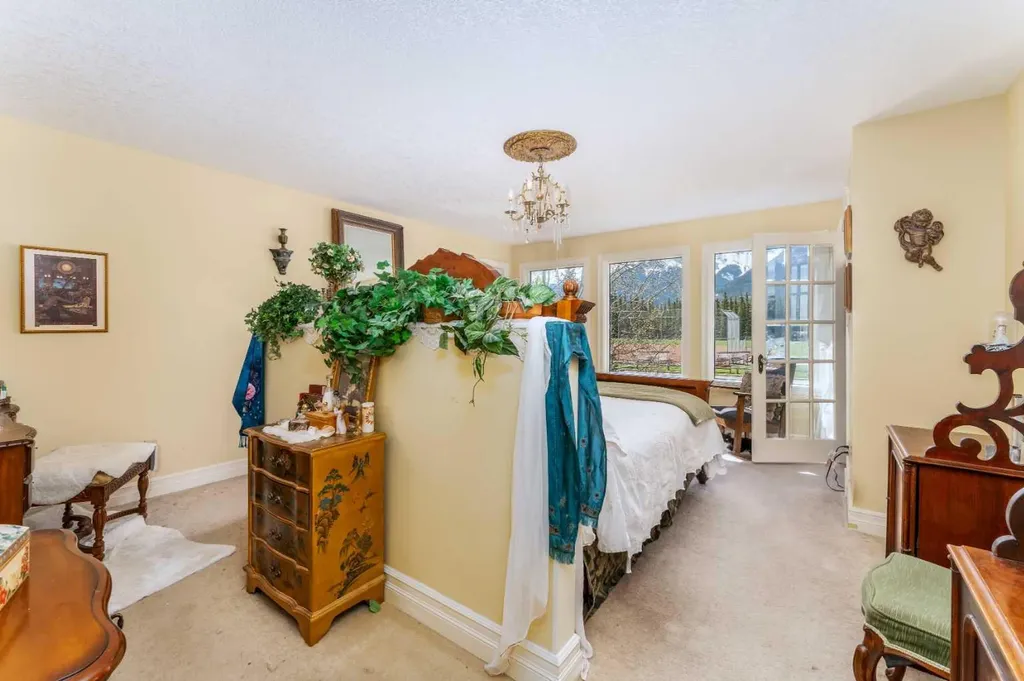 533 1st Street Canmore AB T1W3B8