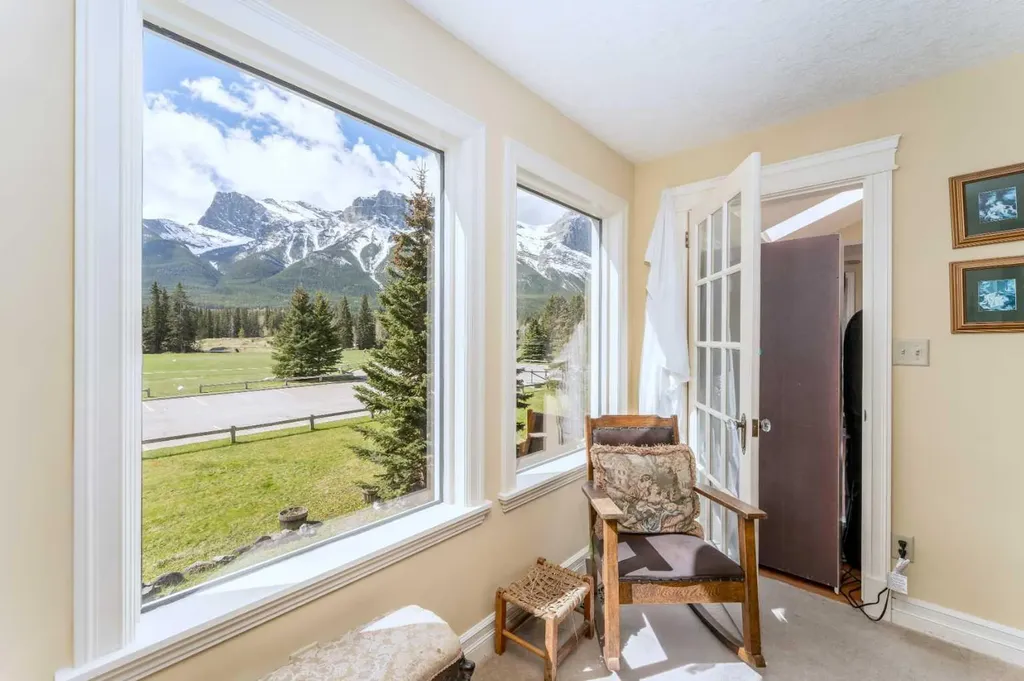 533 1st Street Canmore AB T1W3B8