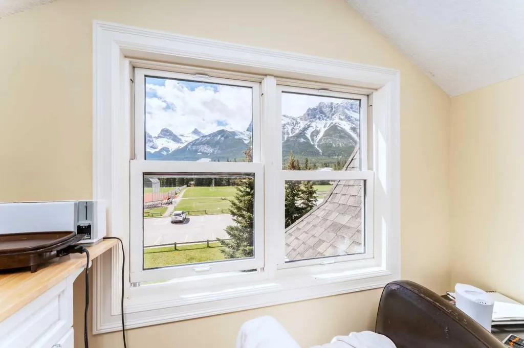 533 1st Street Canmore AB T1W3B8