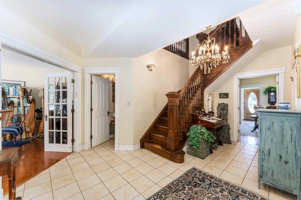 533 1st Street Canmore AB T1W3B8