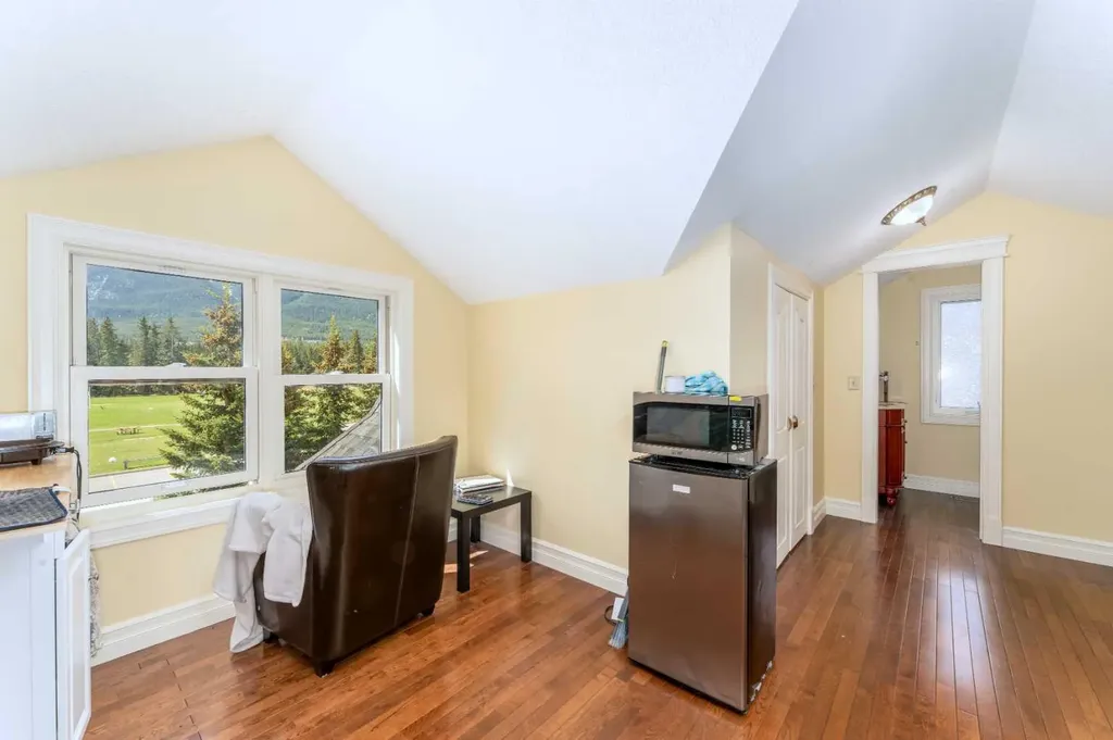 533 1st Street Canmore AB T1W3B8