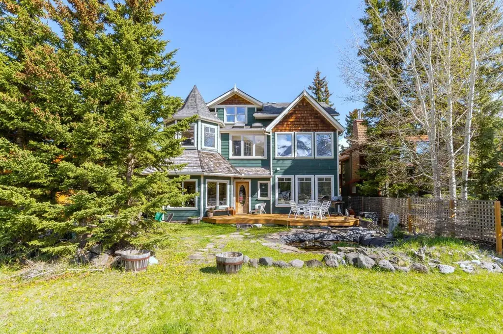 533 1st Street Canmore AB T1W3B8
