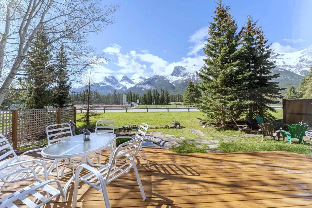 533 1st Street Canmore AB T1W3B8