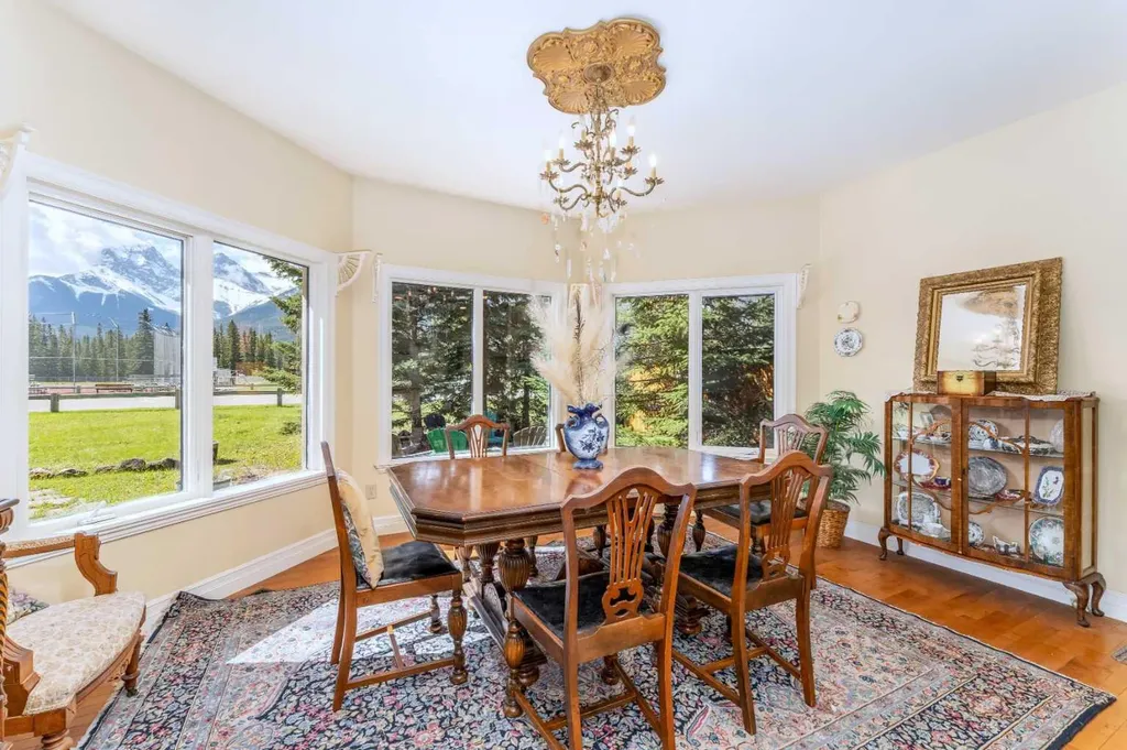 533 1st Street Canmore AB T1W3B8