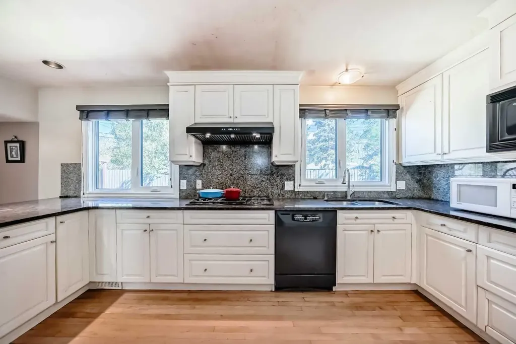1220 73 Avenue SW Calgary AB T2V 0S1