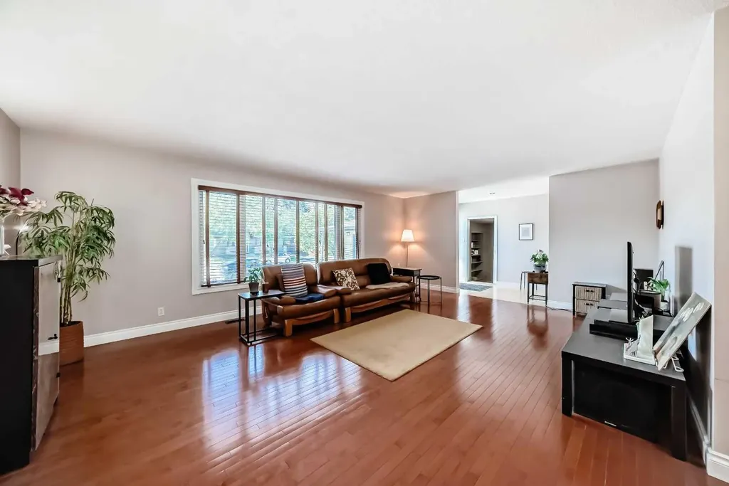 1220 73 Avenue SW Calgary AB T2V 0S1